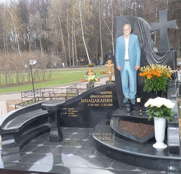 Эксклюзивный памятник Е-11-1